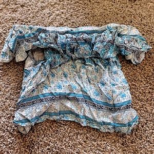 Off the shoulders ruffle crop top